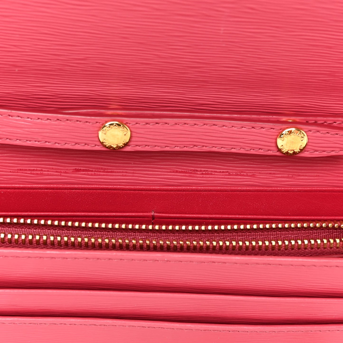 Vitello Move Metal Oro Chain Wallet Peonia