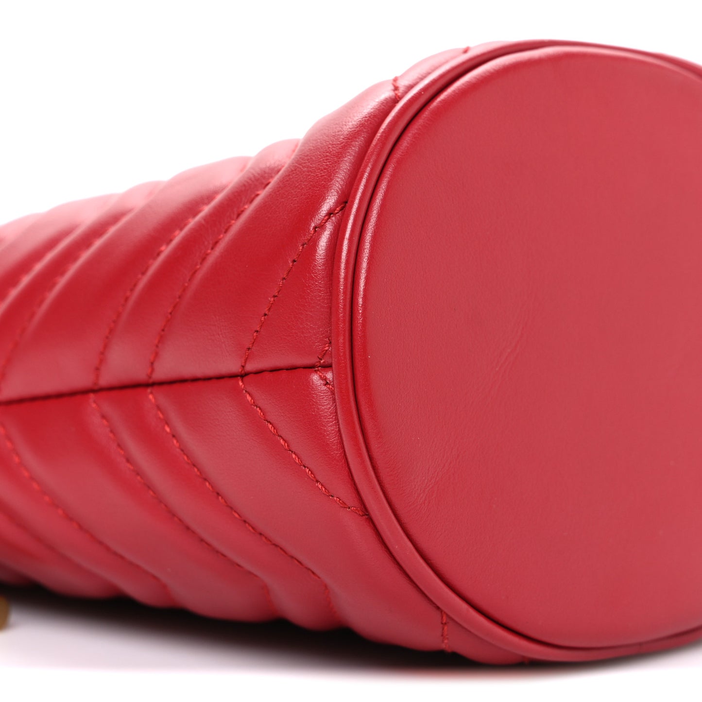 Calfskin Matelasse Mini GG Marmont 2.0 Bucket Bag Hibiscus Red
