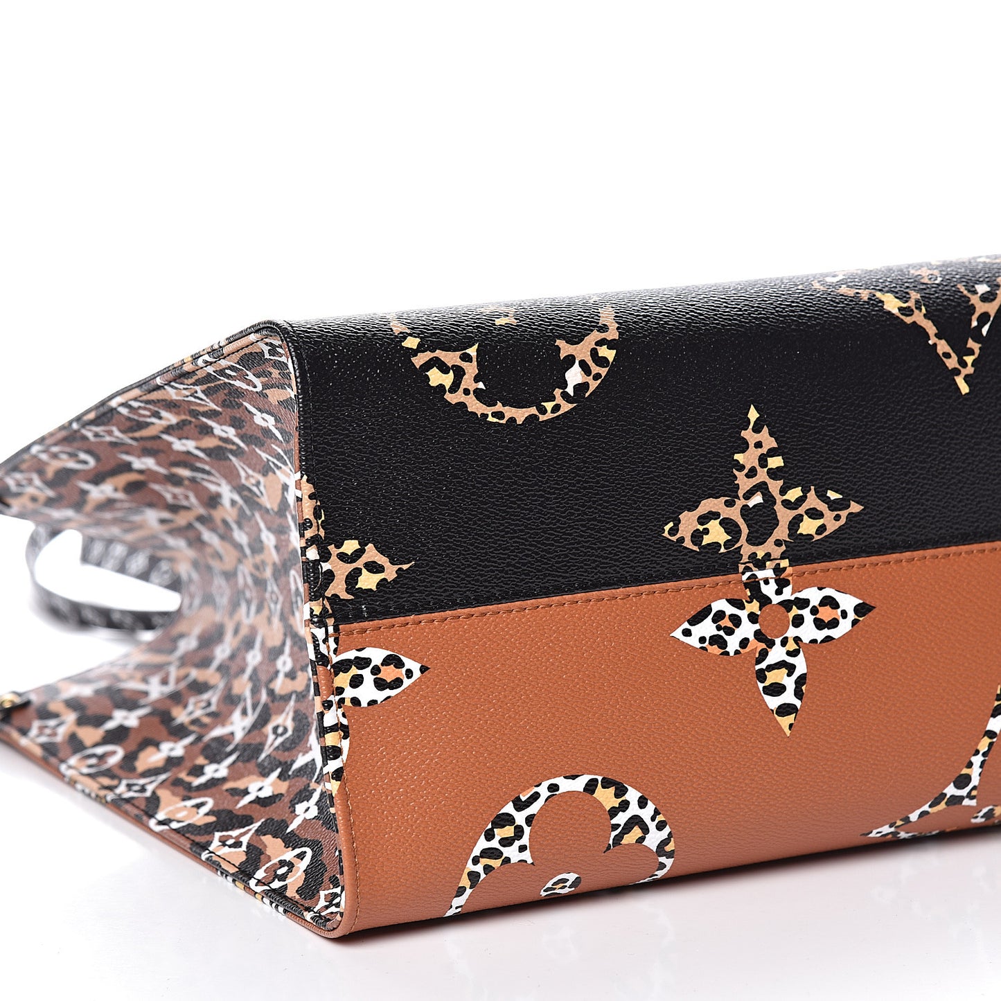 Monogram Giant Jungle Onthego GM Black