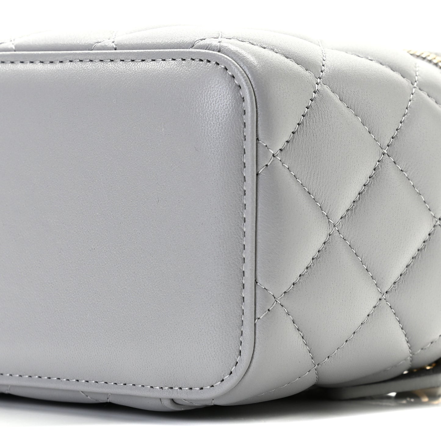 Lambskin Quilted Small Pearl Crush Vanity Case With Chain Grey