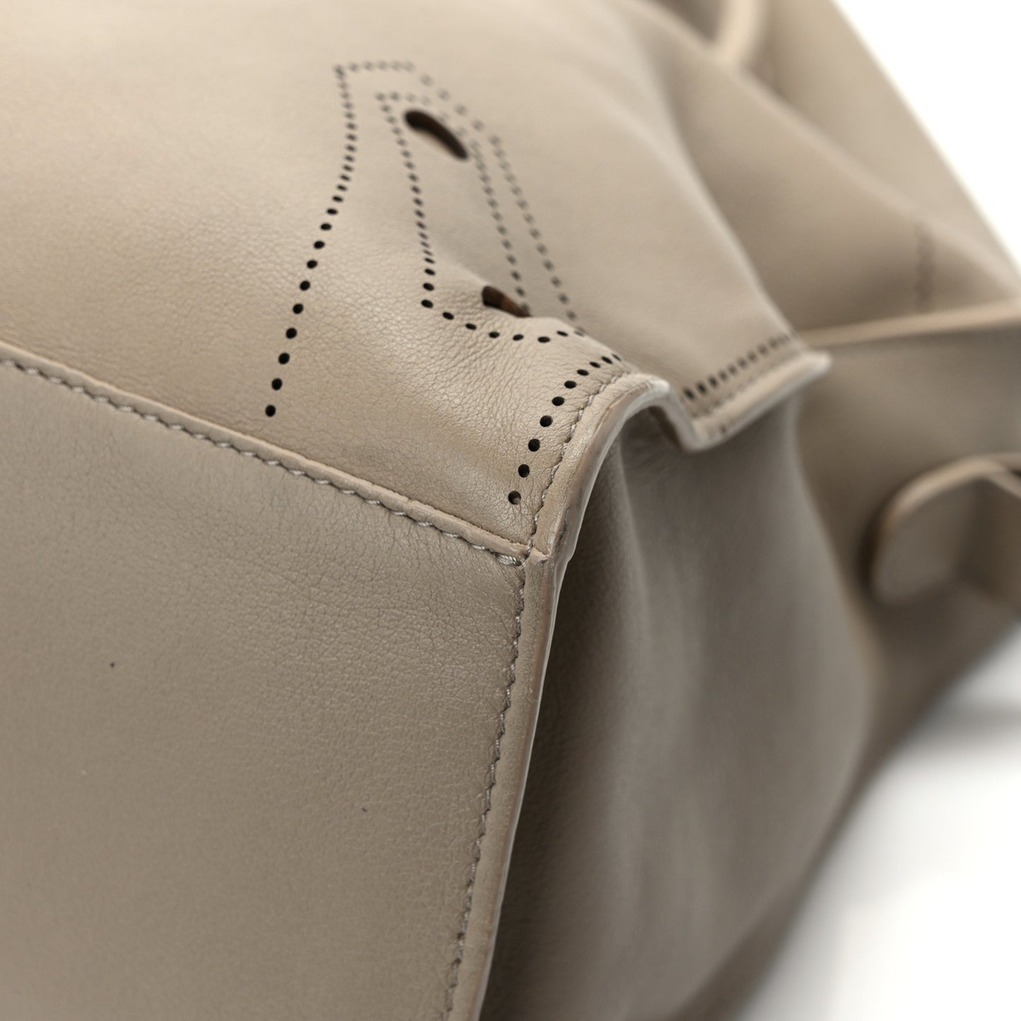 Veau Soyeux Perforated Blackout Hardware City Gris Cendre
