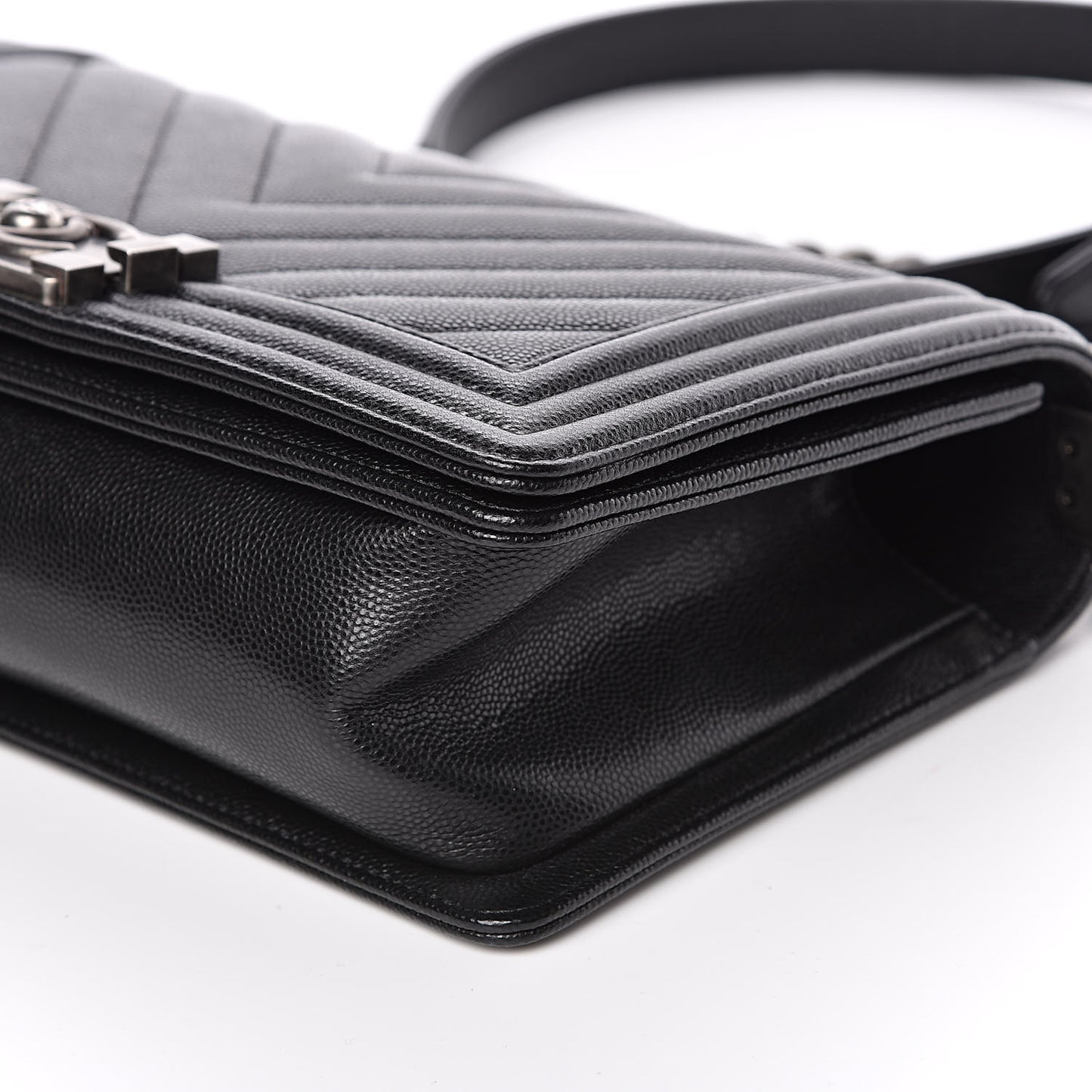 Caviar Chevron Quilted Medium Boy Flap Black