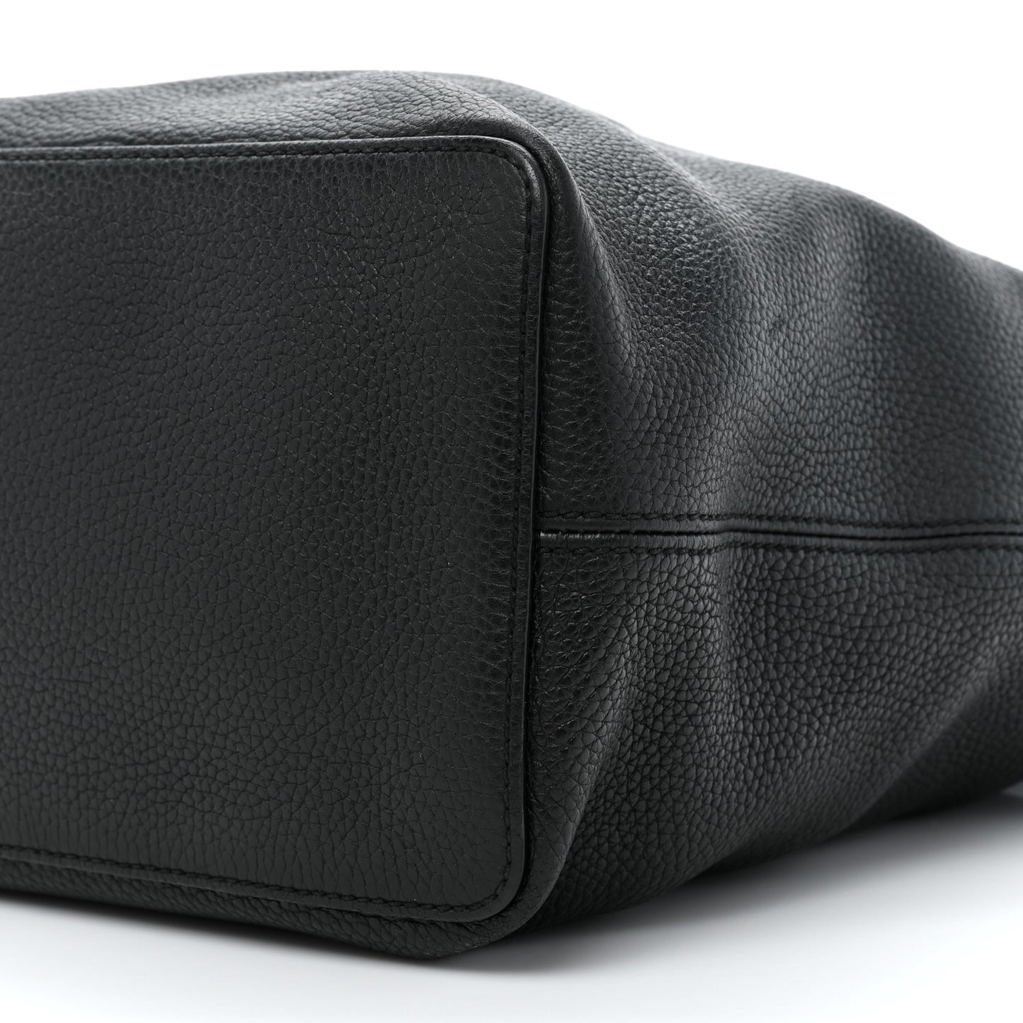Pebbled Calfskin Large Soho Hobo Black