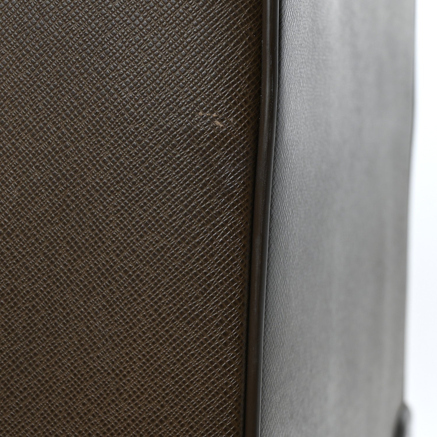 Louis Vuitton Taiga Pegase 55 Grizzli 14 of 17