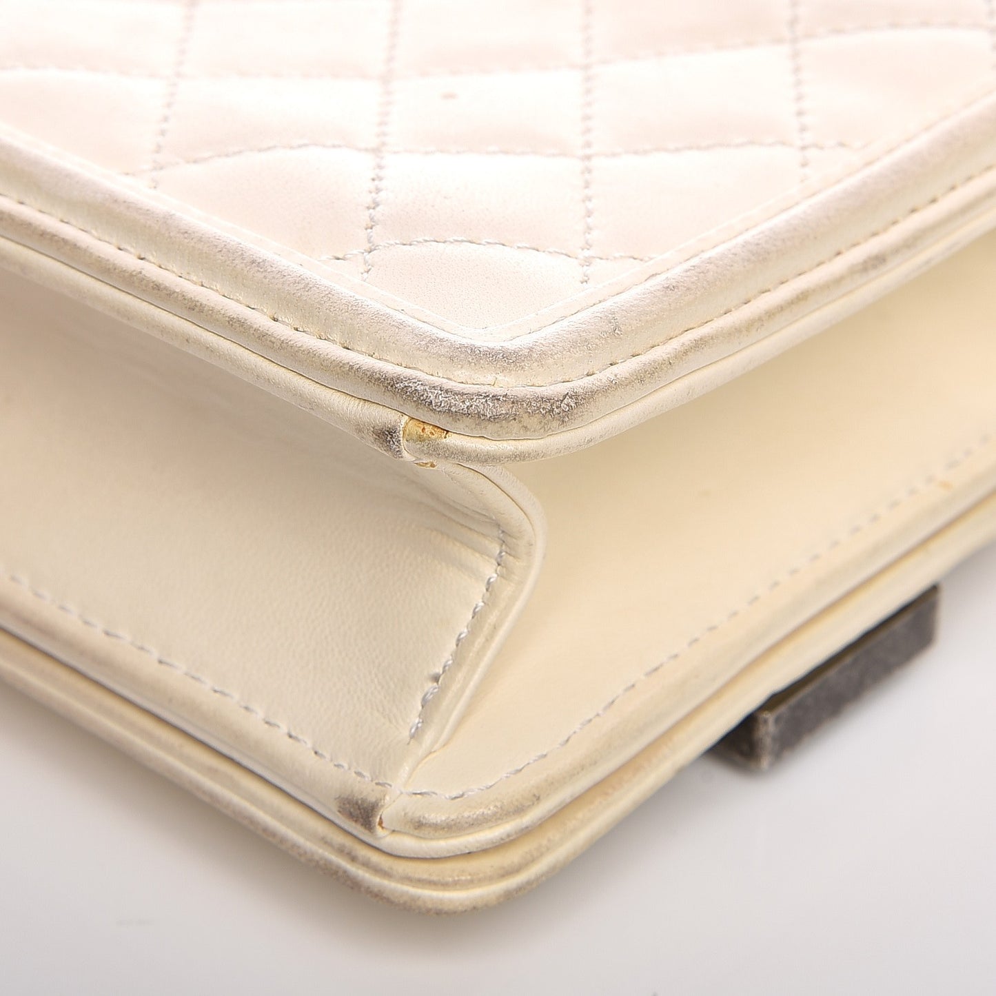 Lambskin Plexiglass Boy Brick Flap Dark White