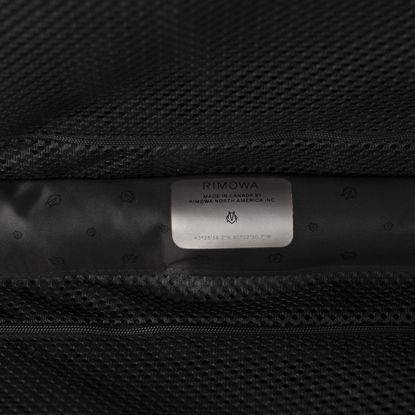 Gloss Polycarbonate Essential Lite Check-In L Black