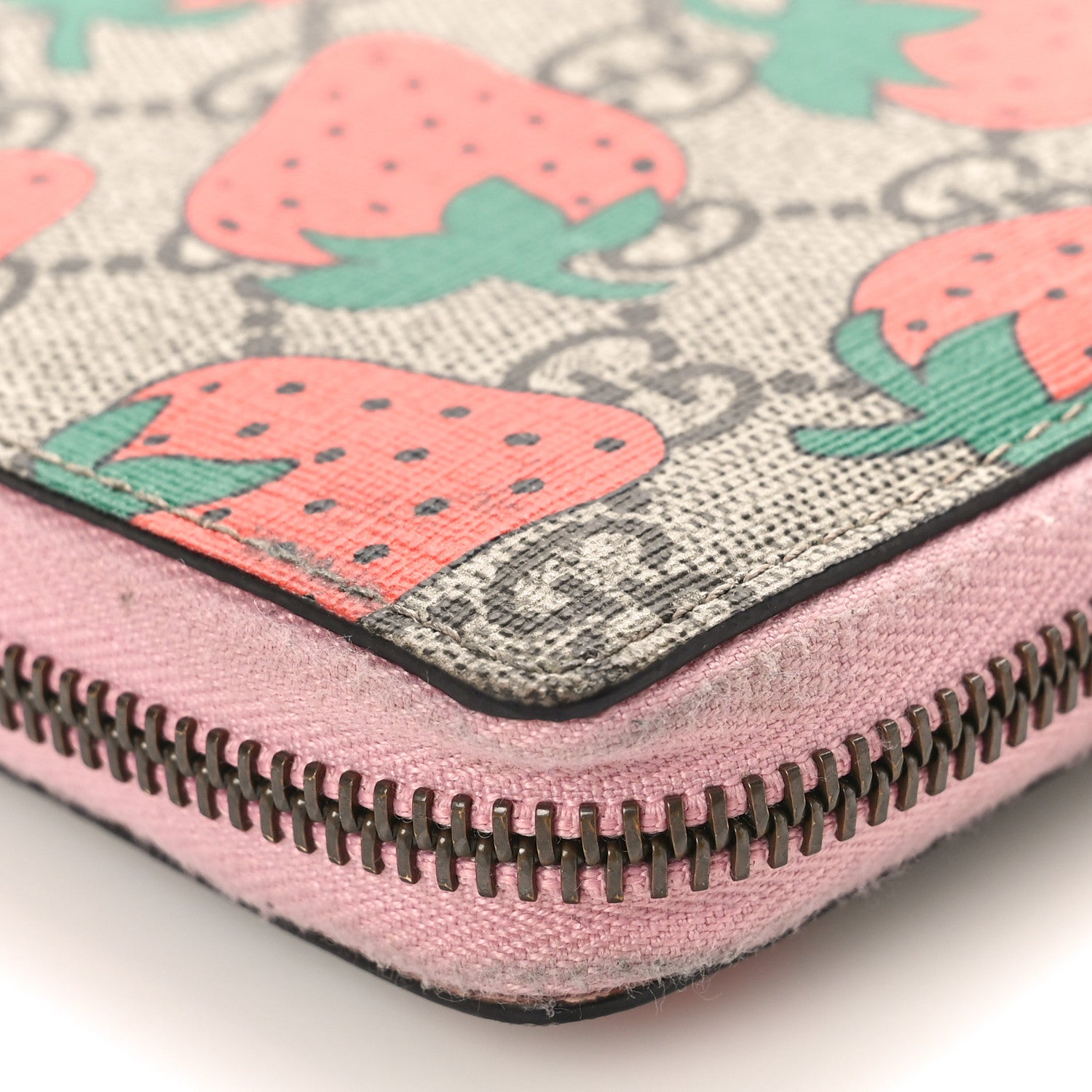Gucci GG Supreme Monogram Strawberry Zip Around Wallet Light Pink 10 of 15