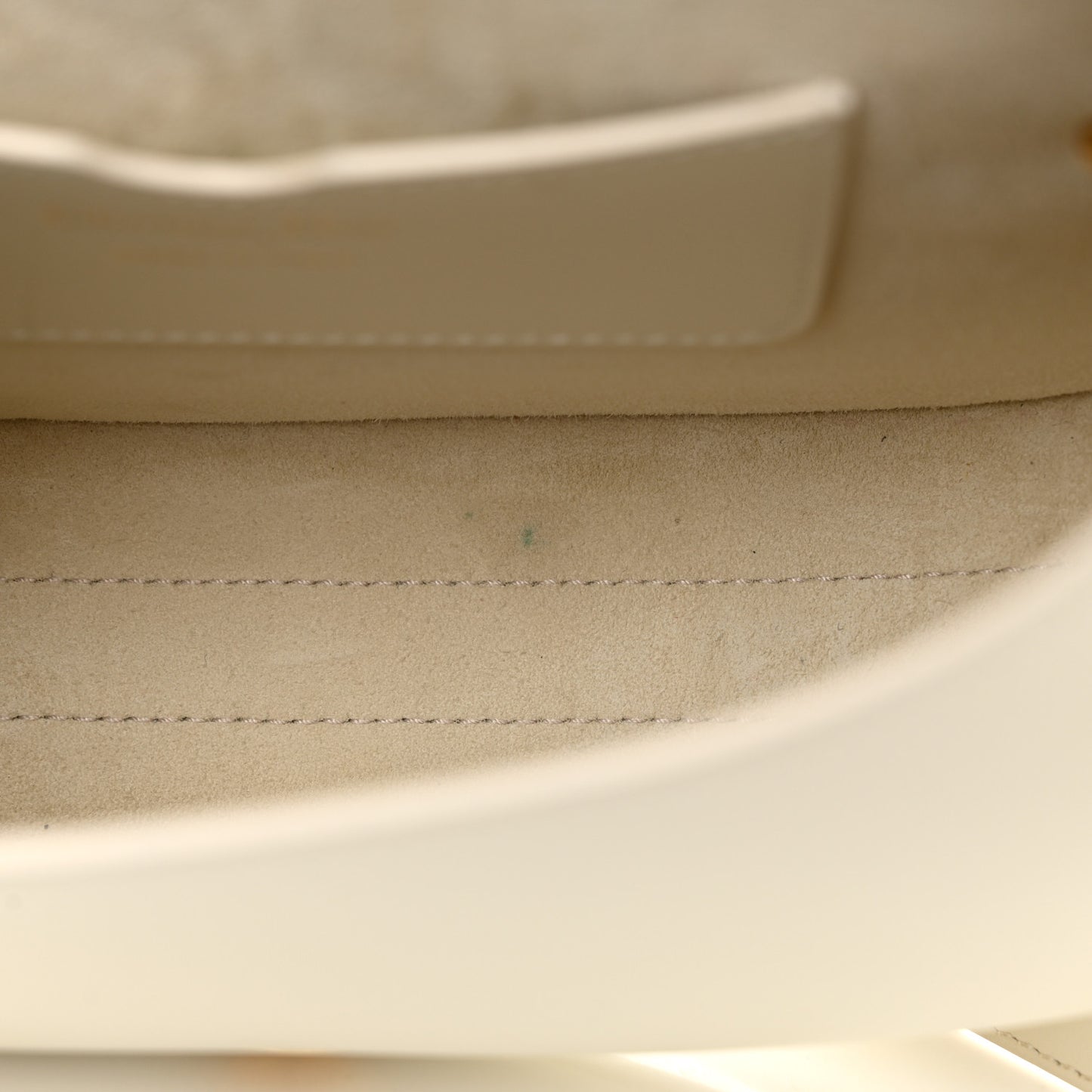 Box Calfskin Medium Bobby Flap Latte
