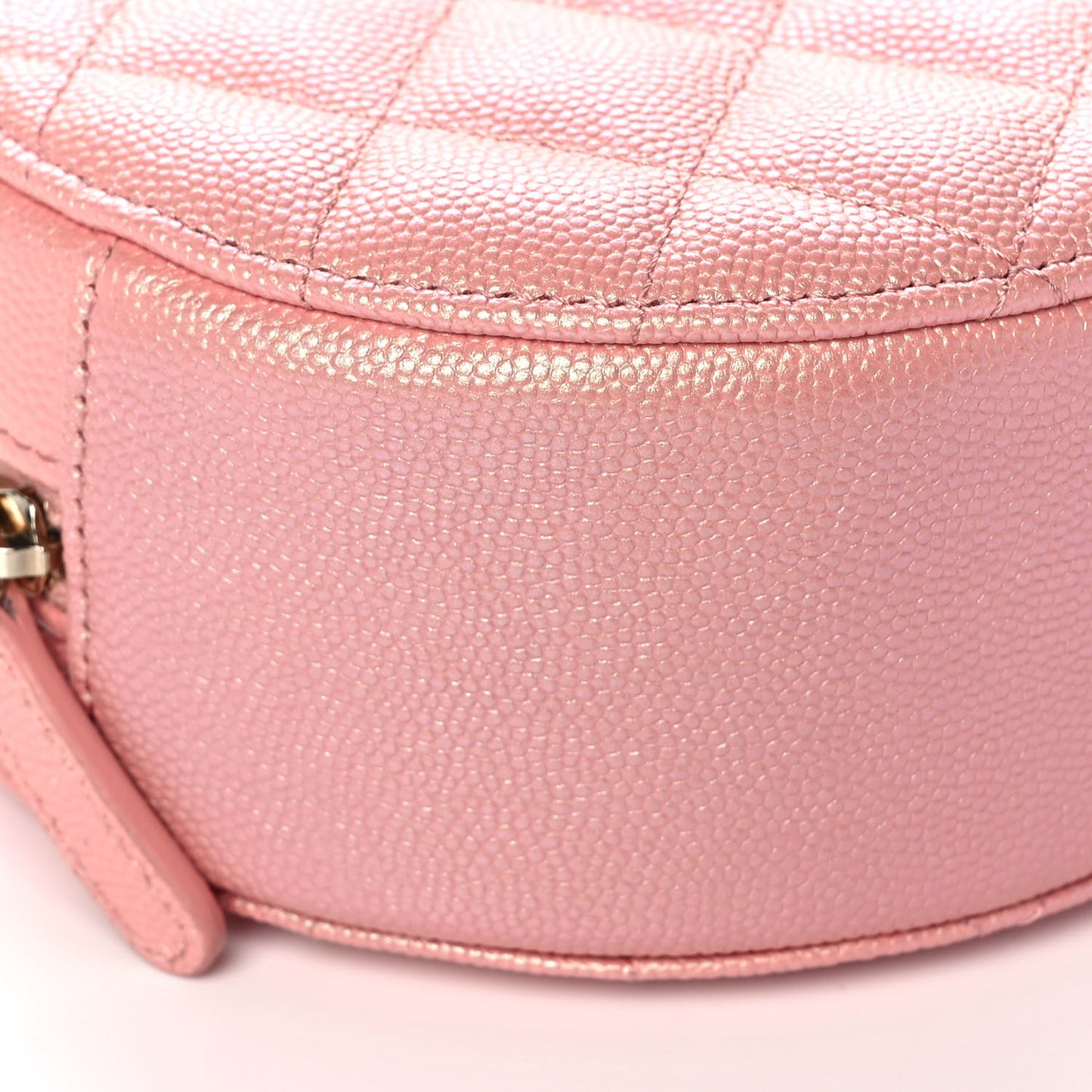Iridescent Caviar Resin Quilted Round Clutch With Chain Pink