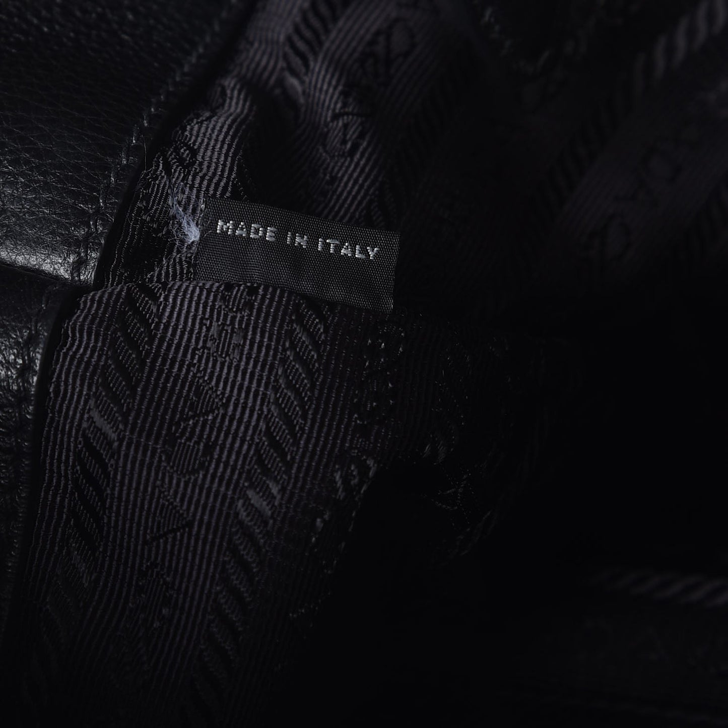 Vitello Daino Tote Black