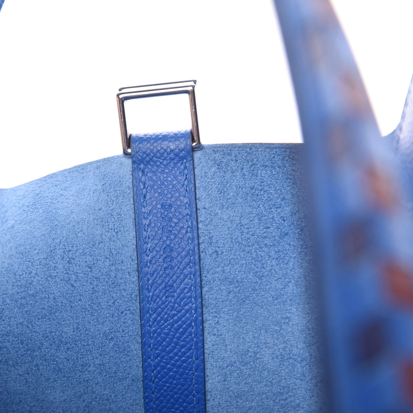 Epsom Tressage De Cuir Picotin Lock 18 PM Bleu Zellige Bleu Encre Rouge