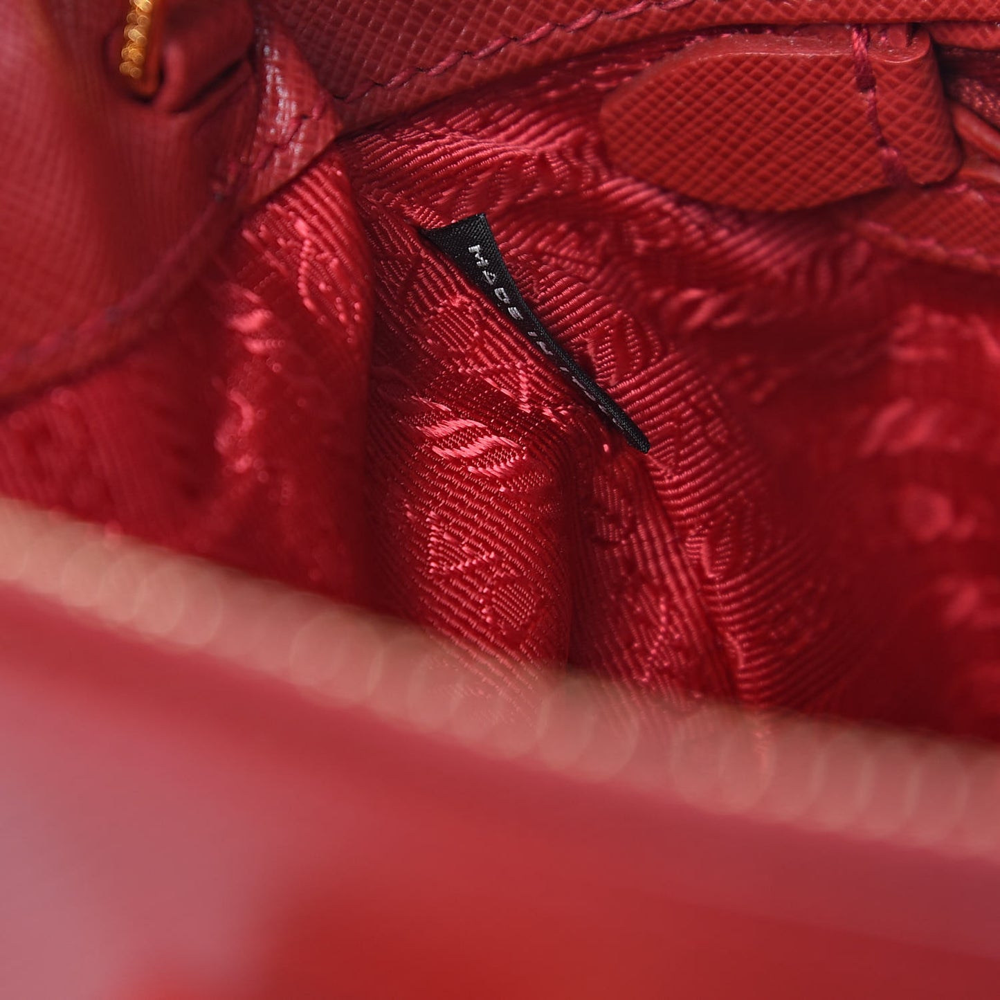 Saffiano Medium Galleria Double Zip Tote Fuoco