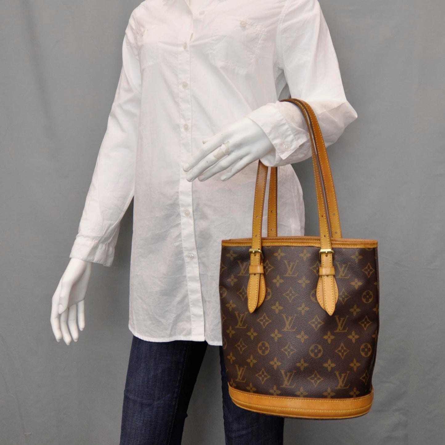 Monogram Petit Bucket 23