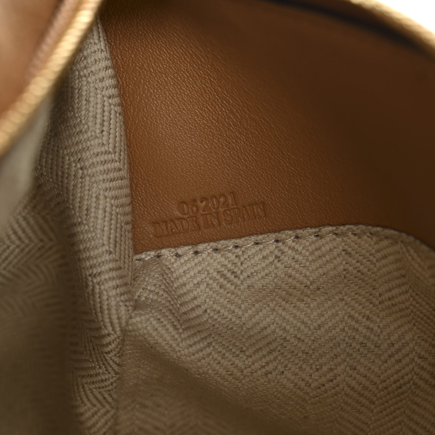 Loewe Calfskin Medium Puzzle Bag Warm Desert Mink 7 of 11