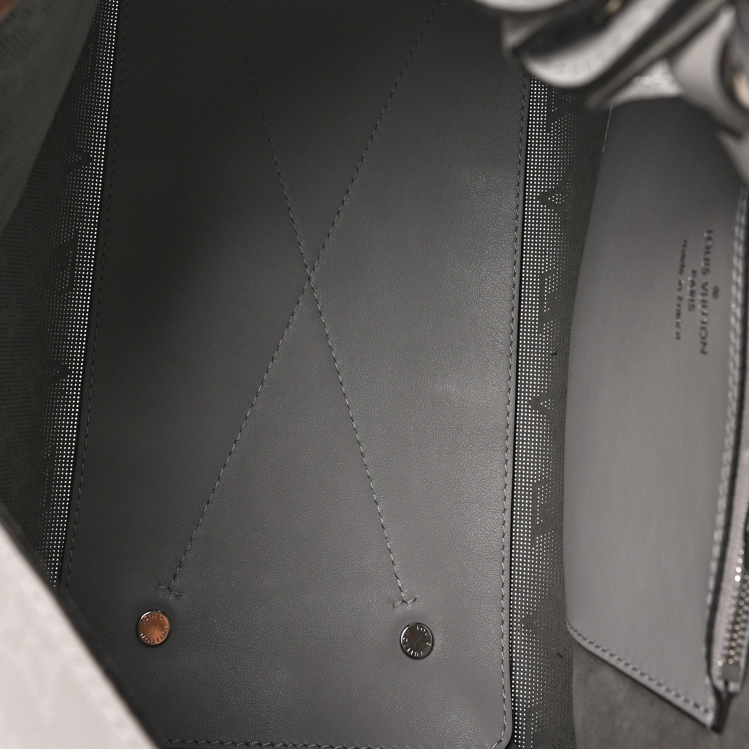 Louis Vuitton Reverse Mahina Carmel Hobo Gris Souris Gray 5 of 9