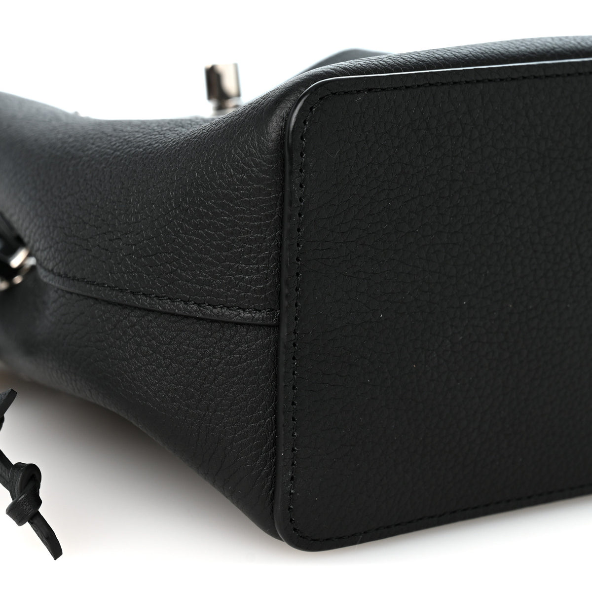 Calfskin Nano Lockme Bucket Black