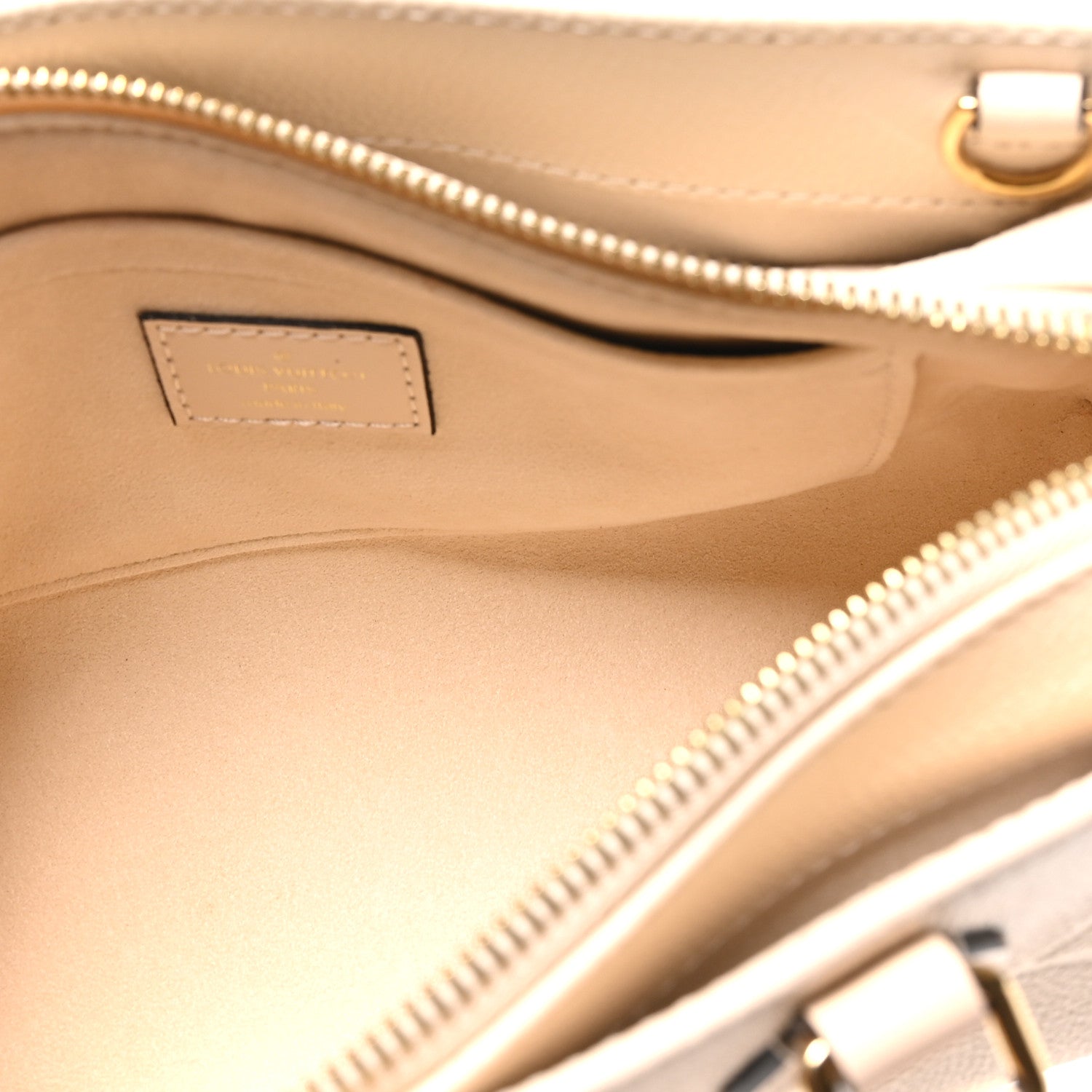 Louis Vuitton Empreinte Monogram Giant OnTheGo East West Creme 5 of 9