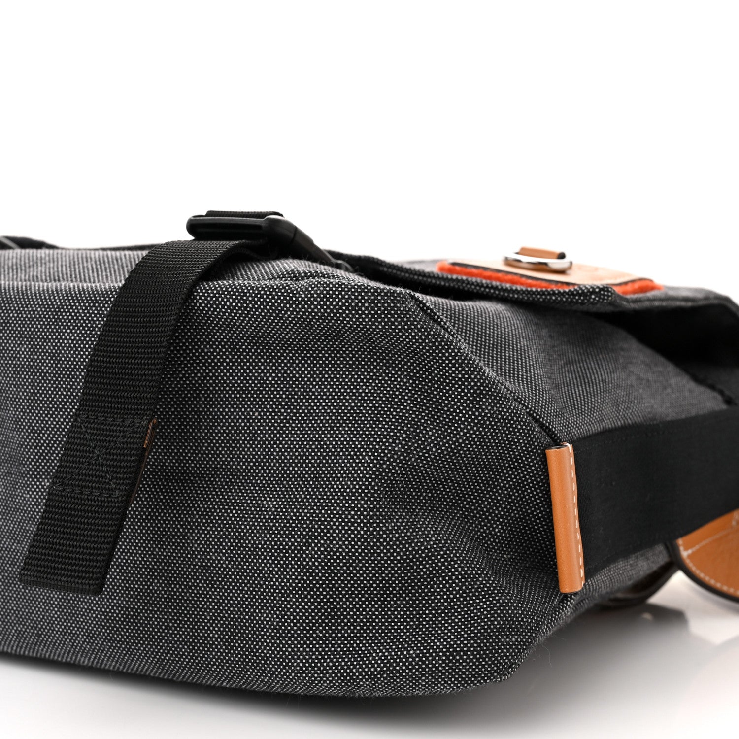 Loewe Canvas Calfskin Eye/LOEWE/Nature Messenger Bag Black Green 10 of 12