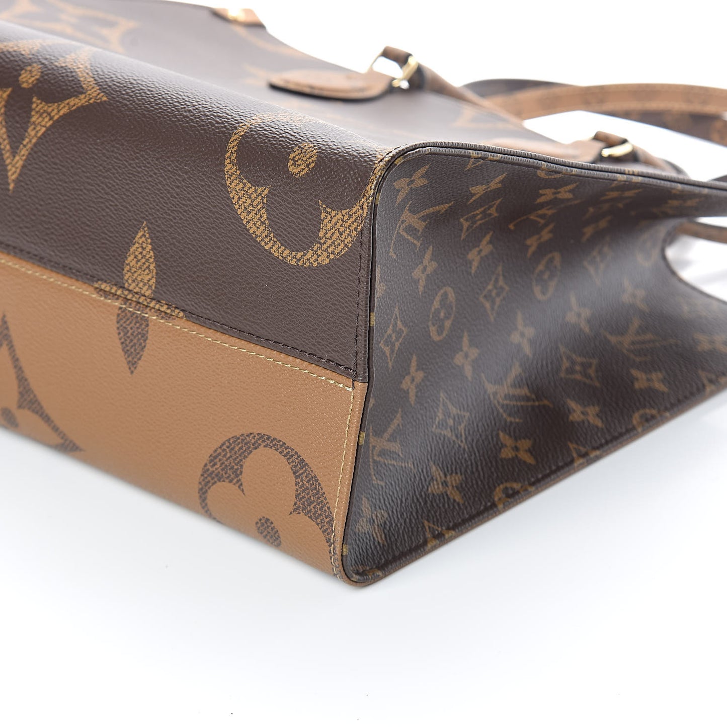 Reverse Monogram Giant Onthego MM