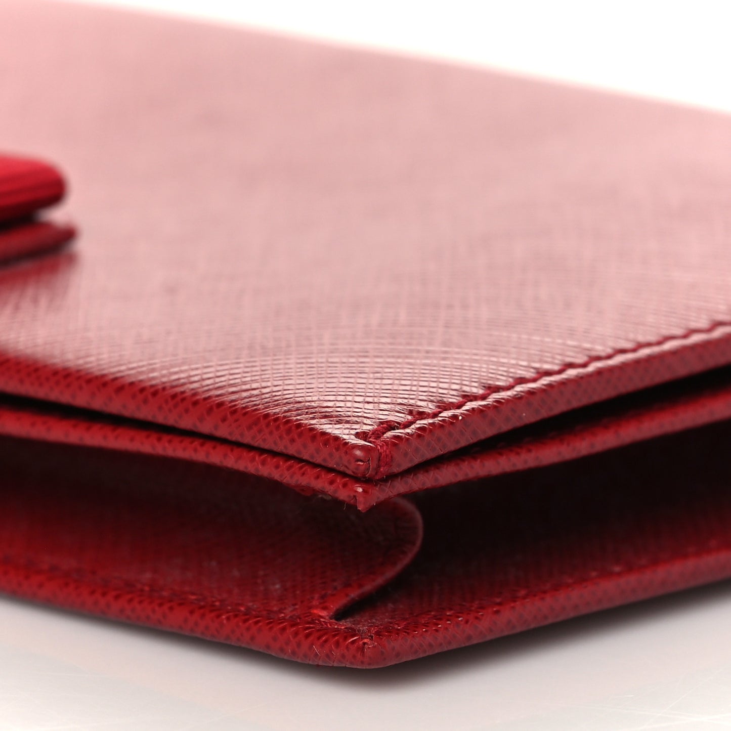 Hammered Calfskin Vara Bow Chain Wallet Red