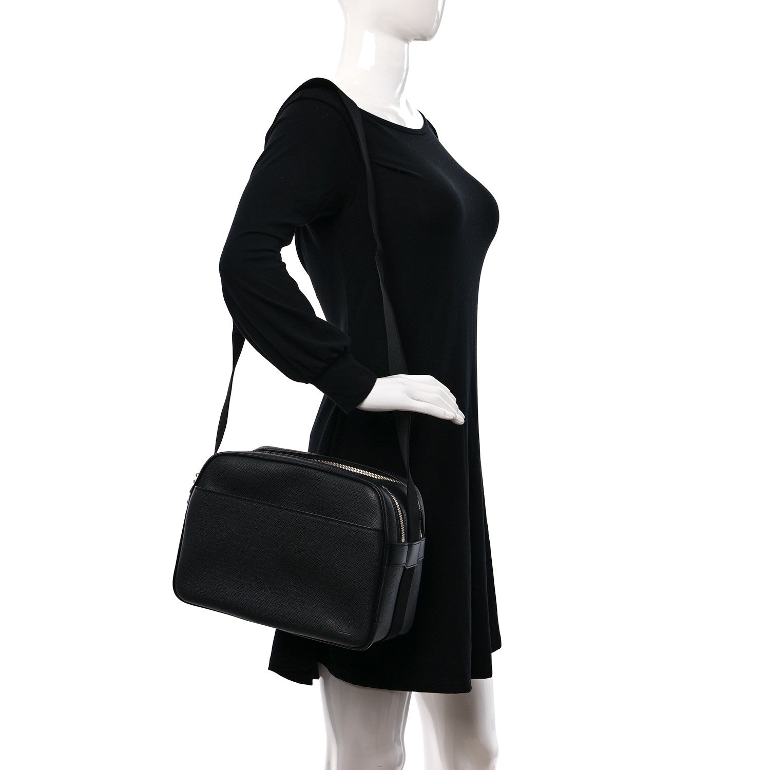 Louis Vuitton Taiga Reporter Messenger Ardoise 2 of 9