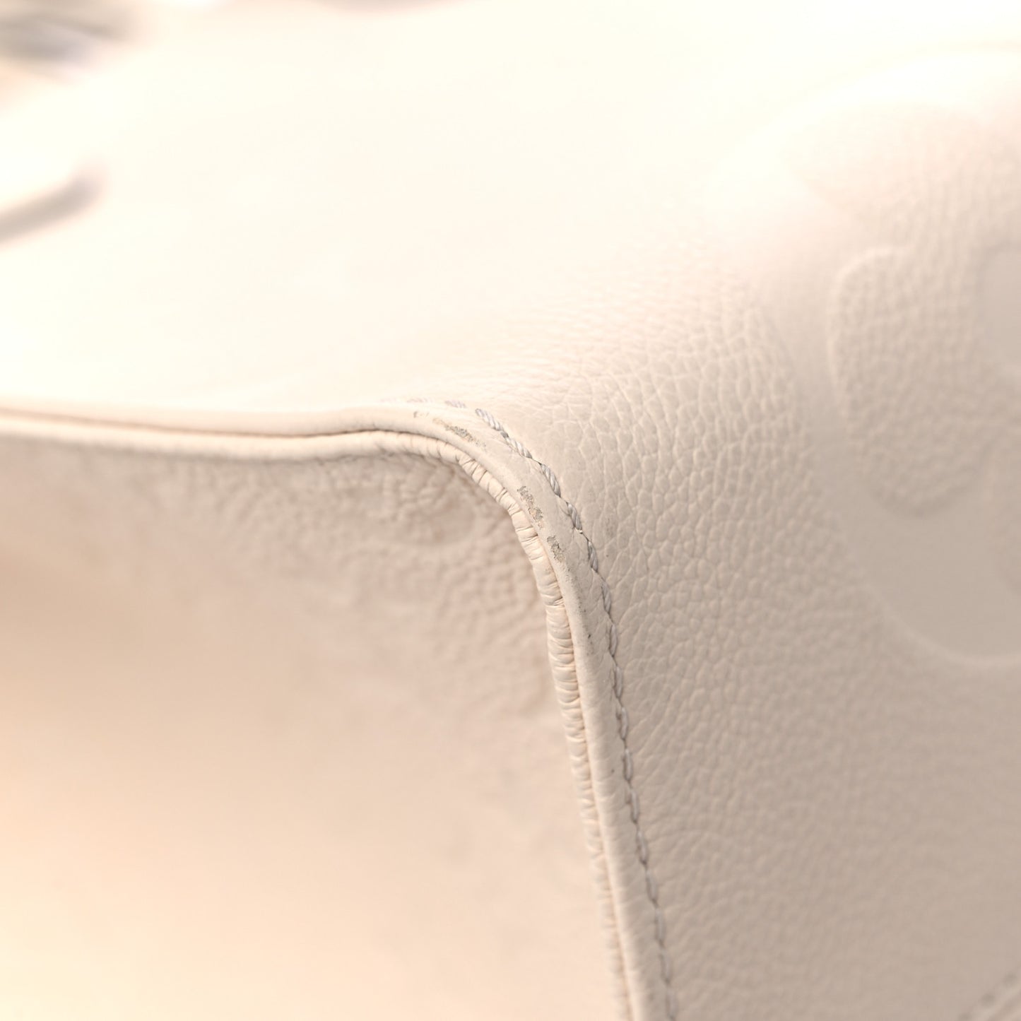 Empreinte Monogram Giant Onthego GM Creme
