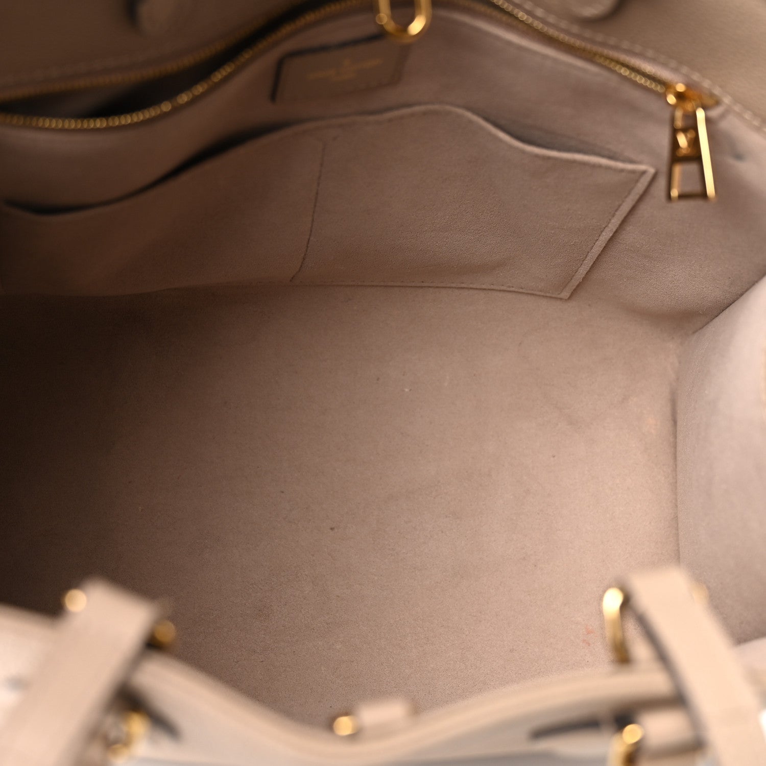 Louis Vuitton Empreinte Monogram Giant Onthego MM Tourterelle 5 of 12