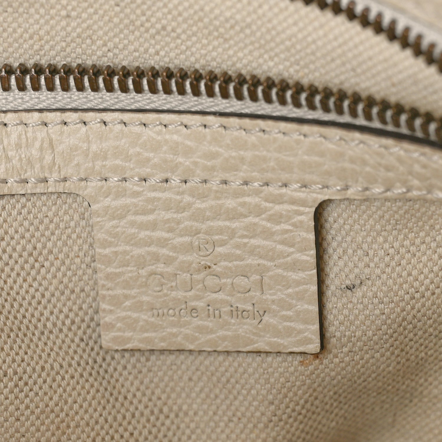 Gucci Grained Calfskin Logo Messenger Bag White 6 of 9