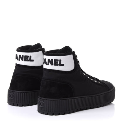 Chanel Fabric Suede Kidskin Grosgrain Lace Up Cap Toe Sneakers 42 Black White 4 of 11