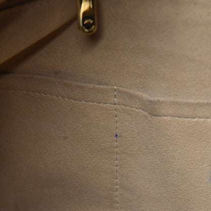 Louis Vuitton Monogram Artsy GM 18 of 26