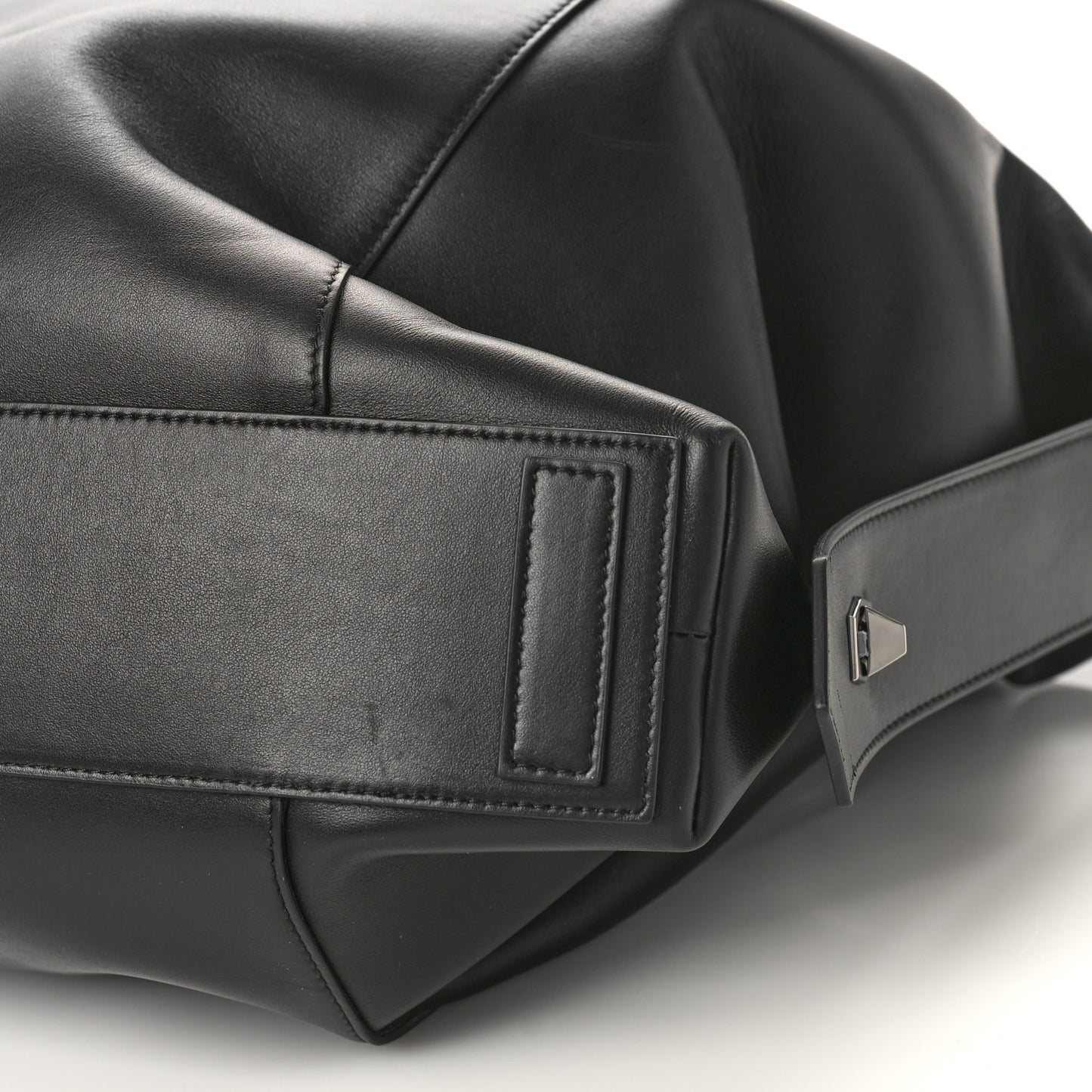 Smooth Calfskin Large Soft Antigona Black