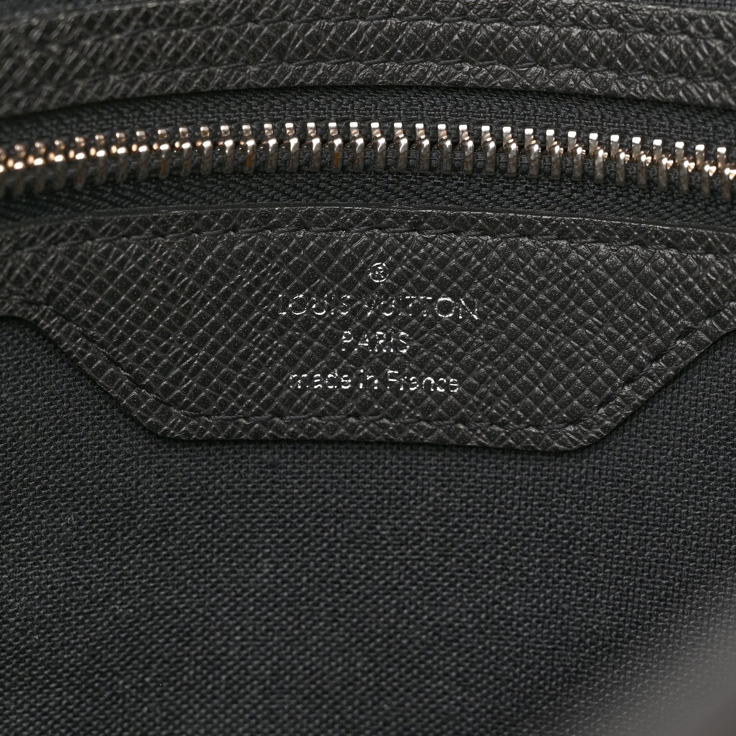 Louis Vuitton Taiga Roman MM Messenger Black 6 of 9