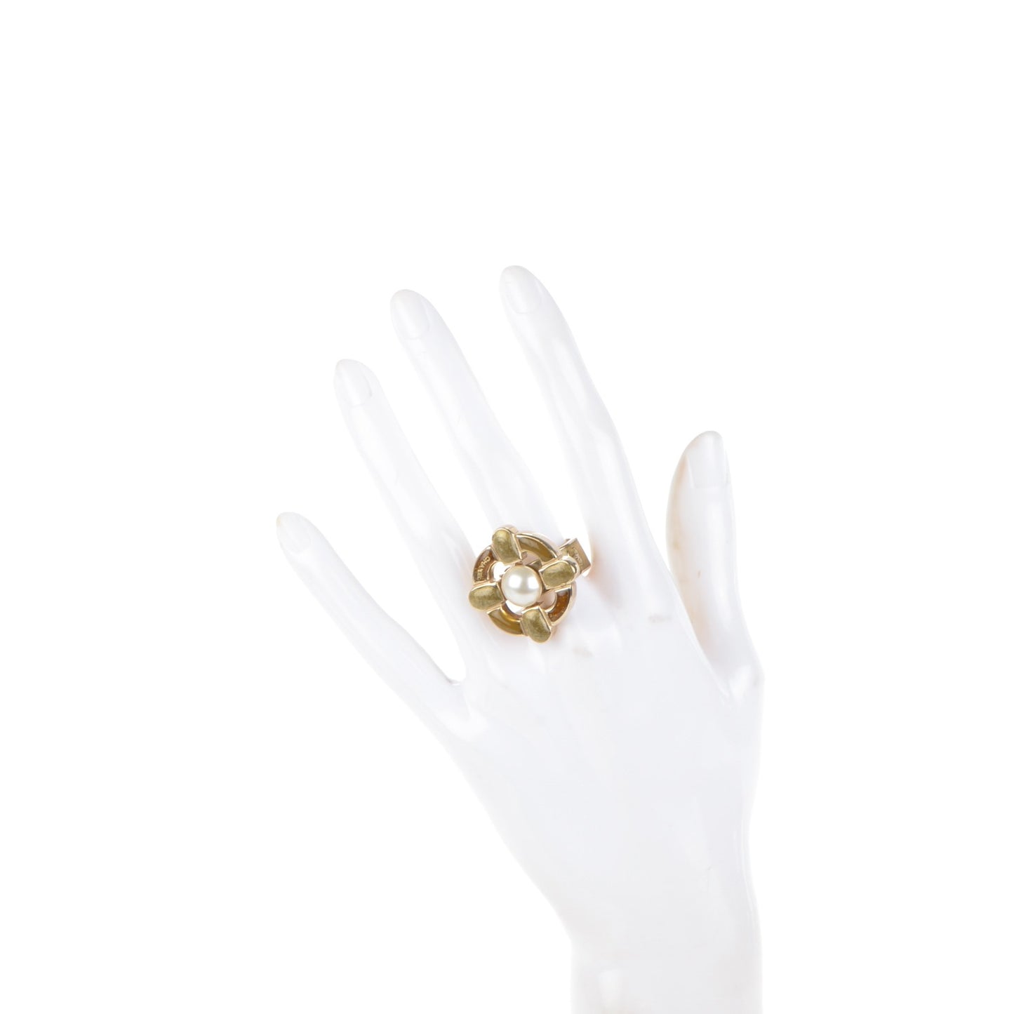 Gripoix Pearl Ring 7 Gold White
