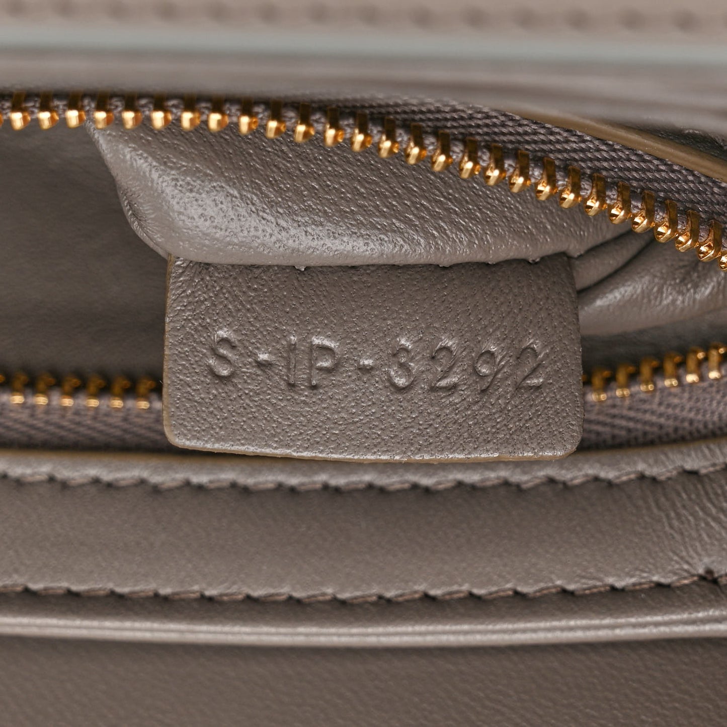 Shiny Calfskin Teen Triomphe Pebble