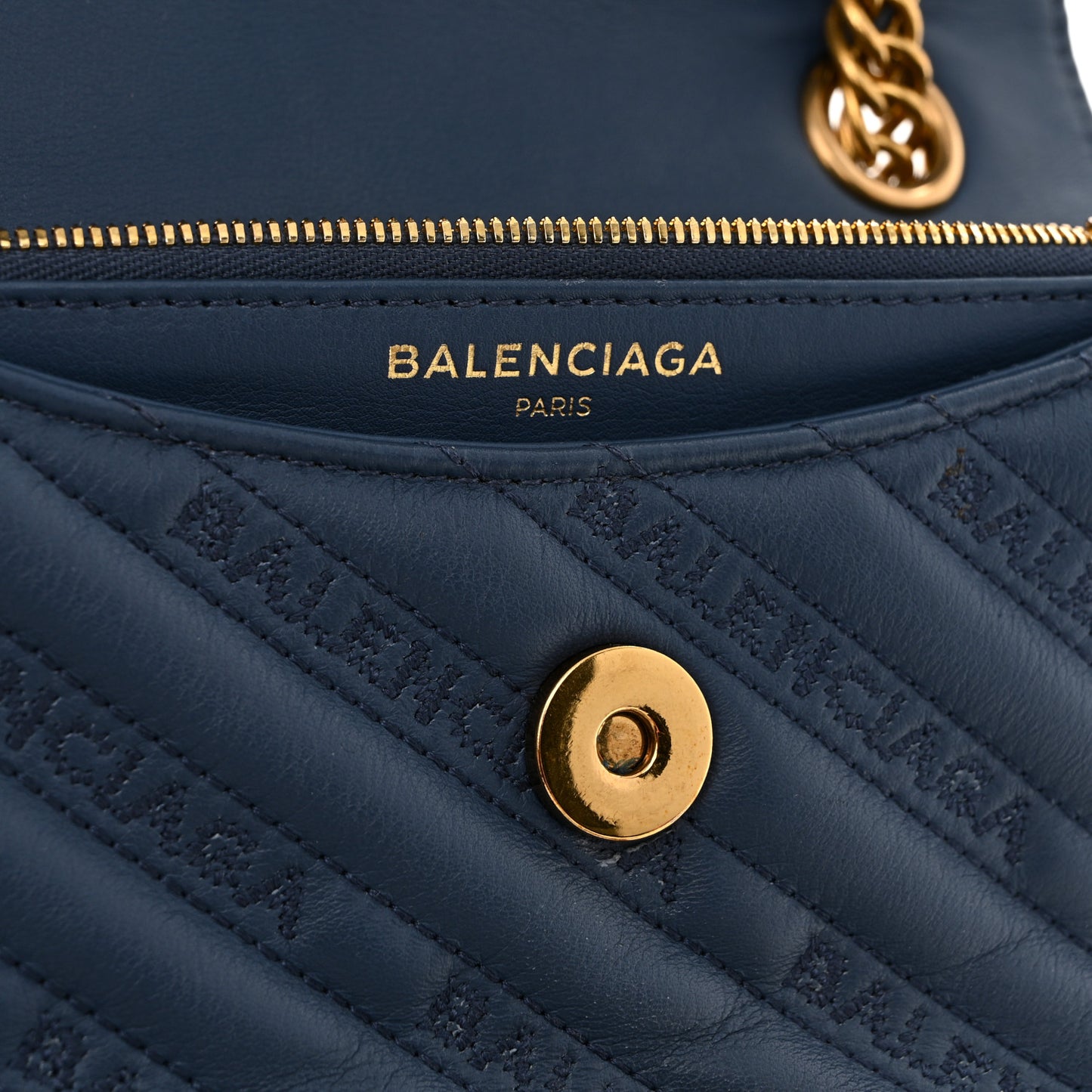 Calfskin Logo Matelasse BB Chain Wallet Bleu Tanzanite