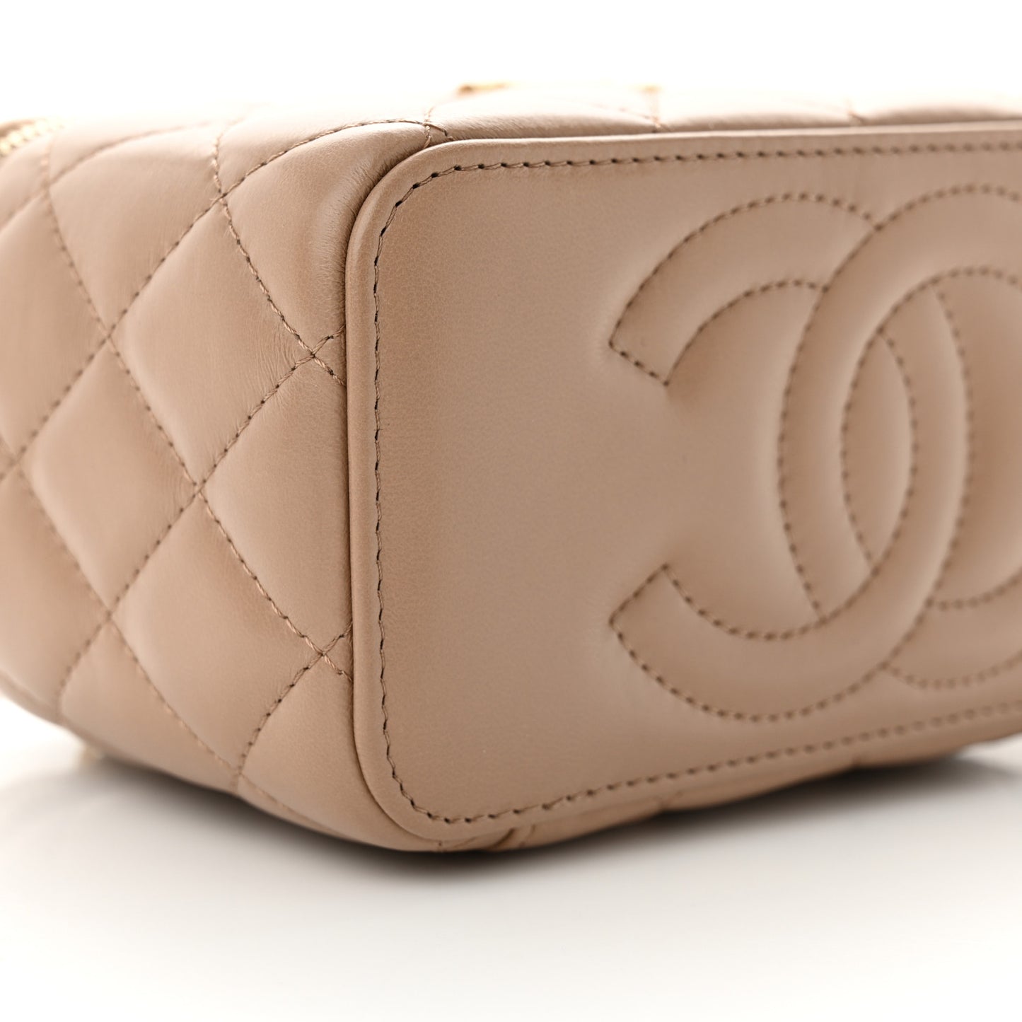 Lambskin Quilted Small Pillow Crush Vanity Case With Chain Beige