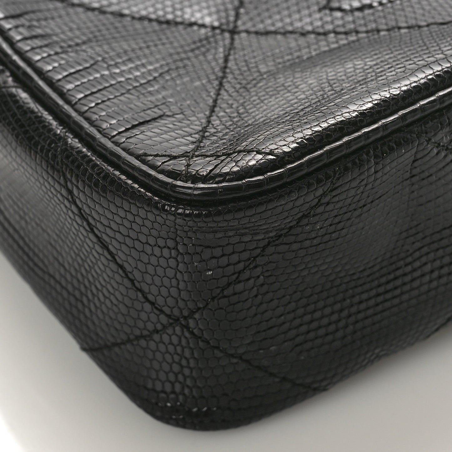 Lizard Diamond Quilted Small Tassel Camera Case Black