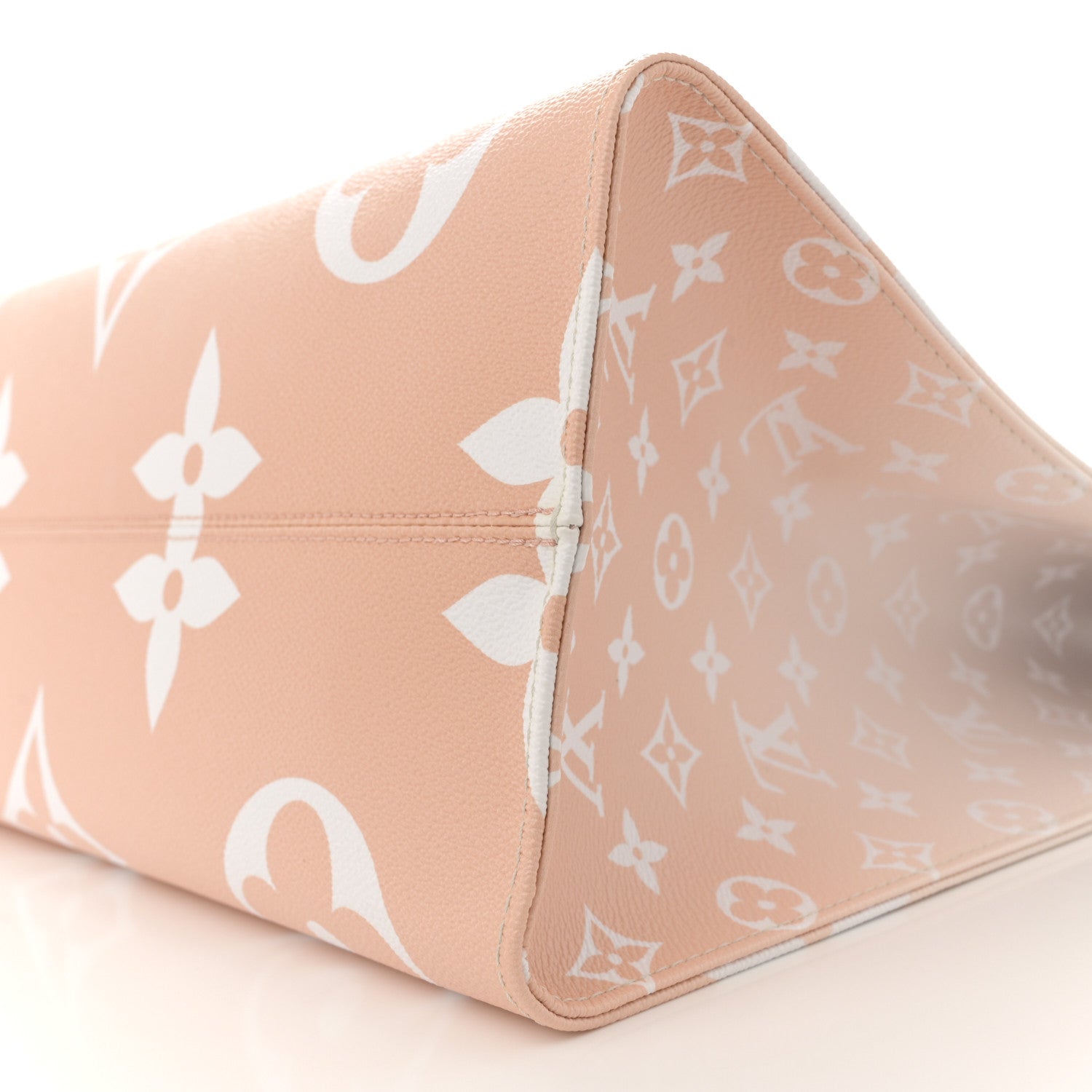 Louis Vuitton Monogram Giant By The Pool Onthego GM Brume 10 of 10