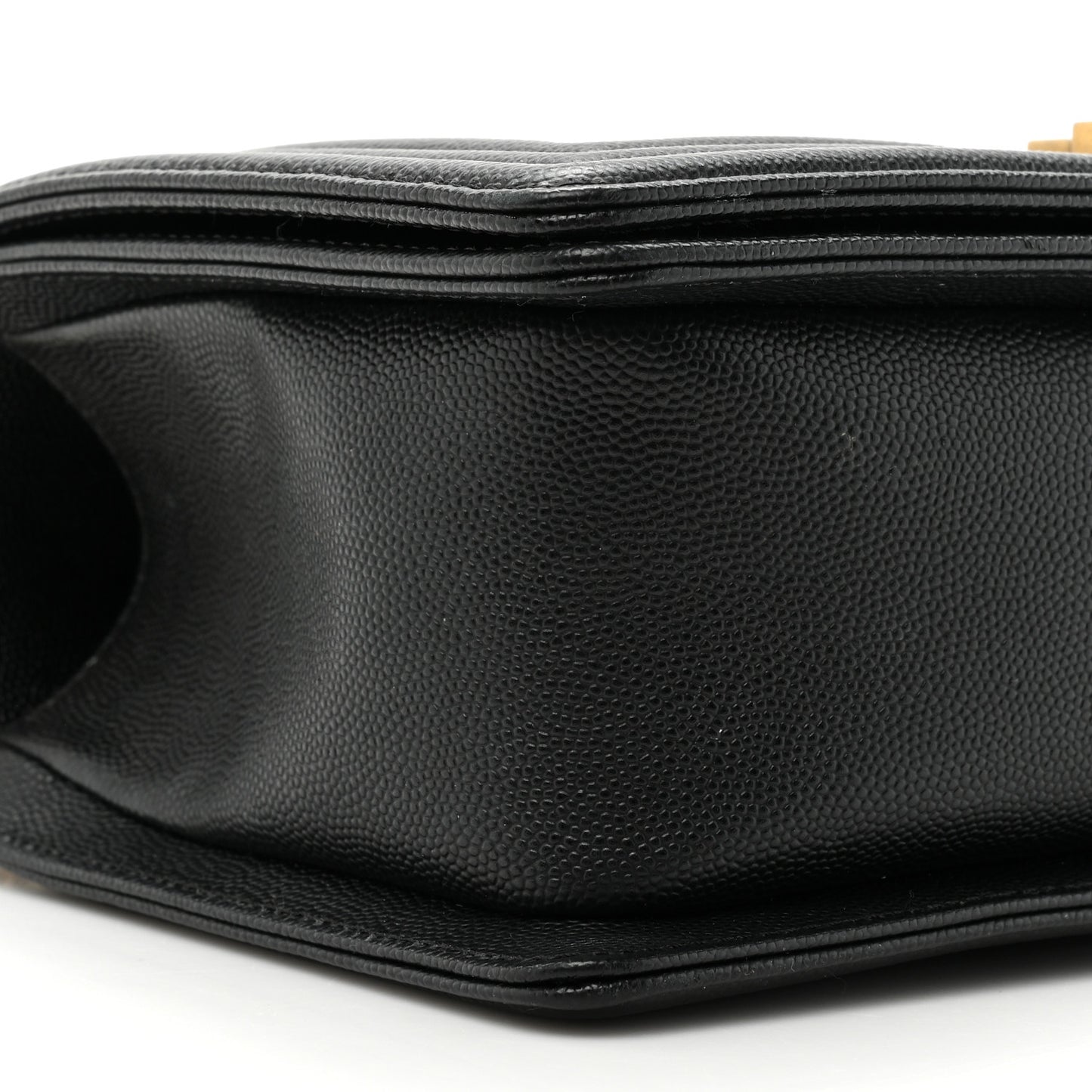 Caviar Quilted Medium Boy Flap Black
