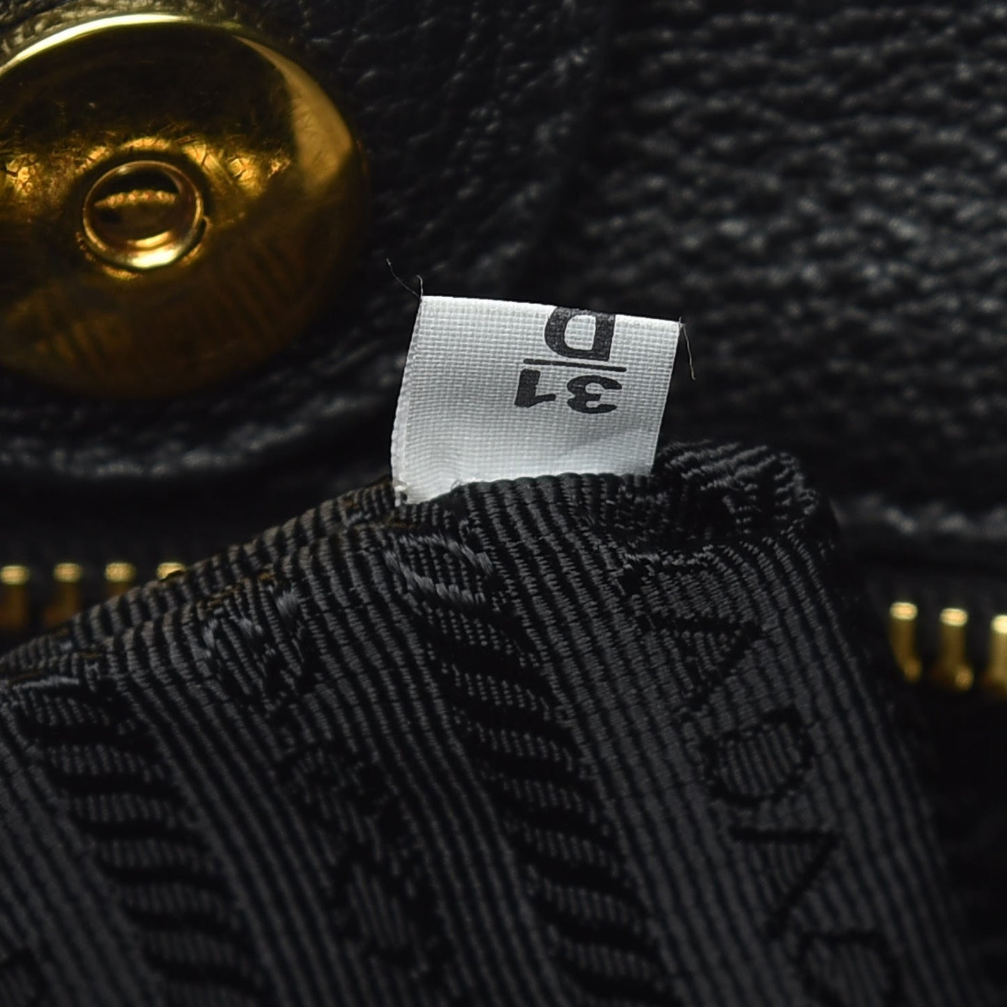Vitello Daino Hobo Black