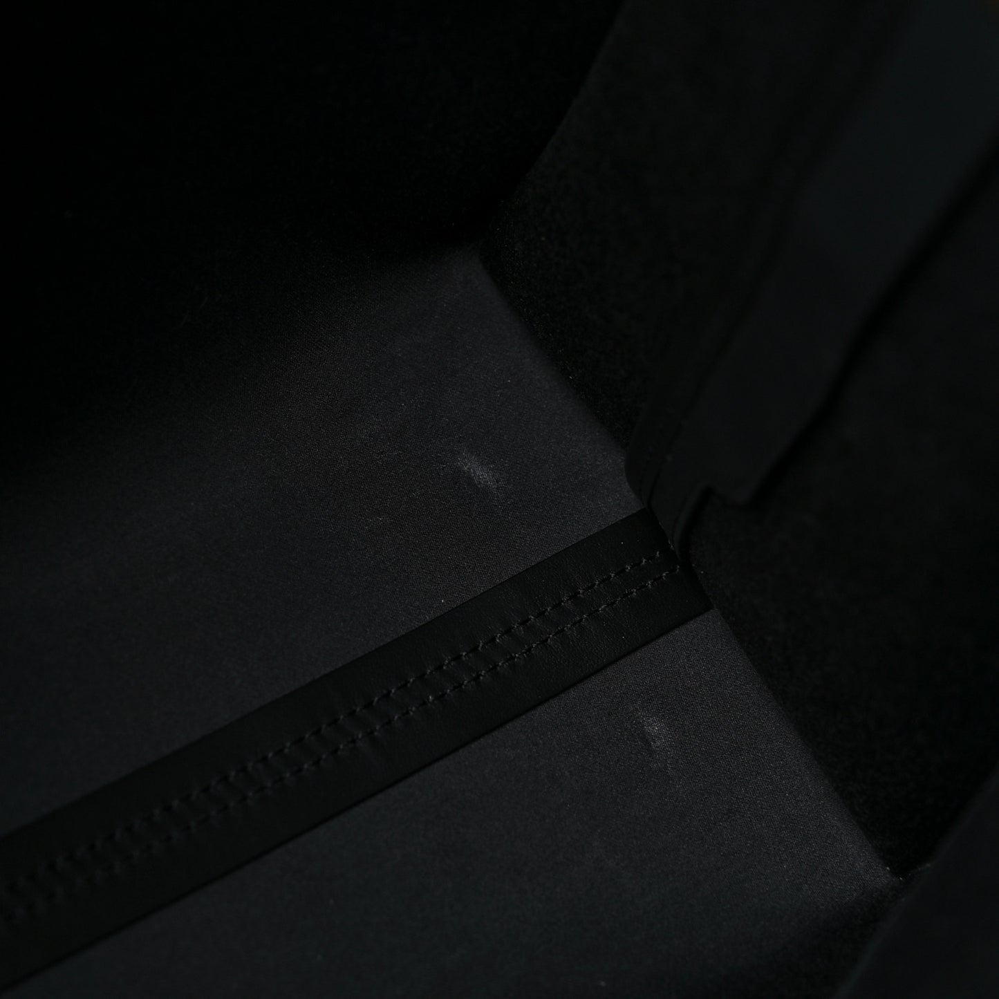 Glazed Fabric Vitello Century FF 1974 Stamp Patch Medium Peekaboo Defender Cover Mogano Panna Black