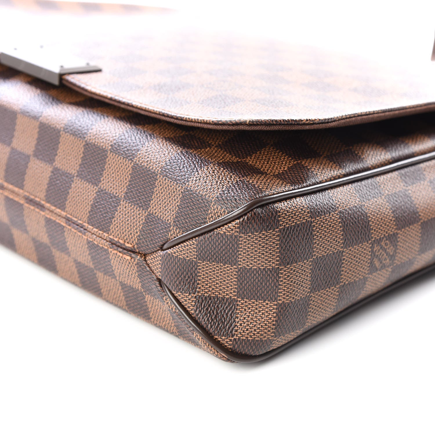 Louis Vuitton Damier Ebene District MM 6 of 9