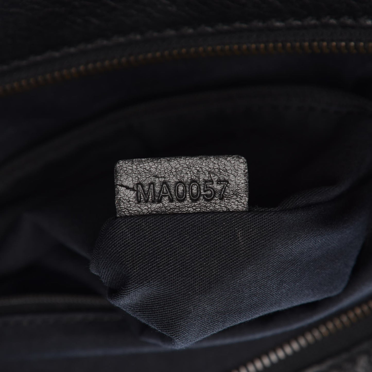 Calfskin Large Chain Wrap Nightingale Black