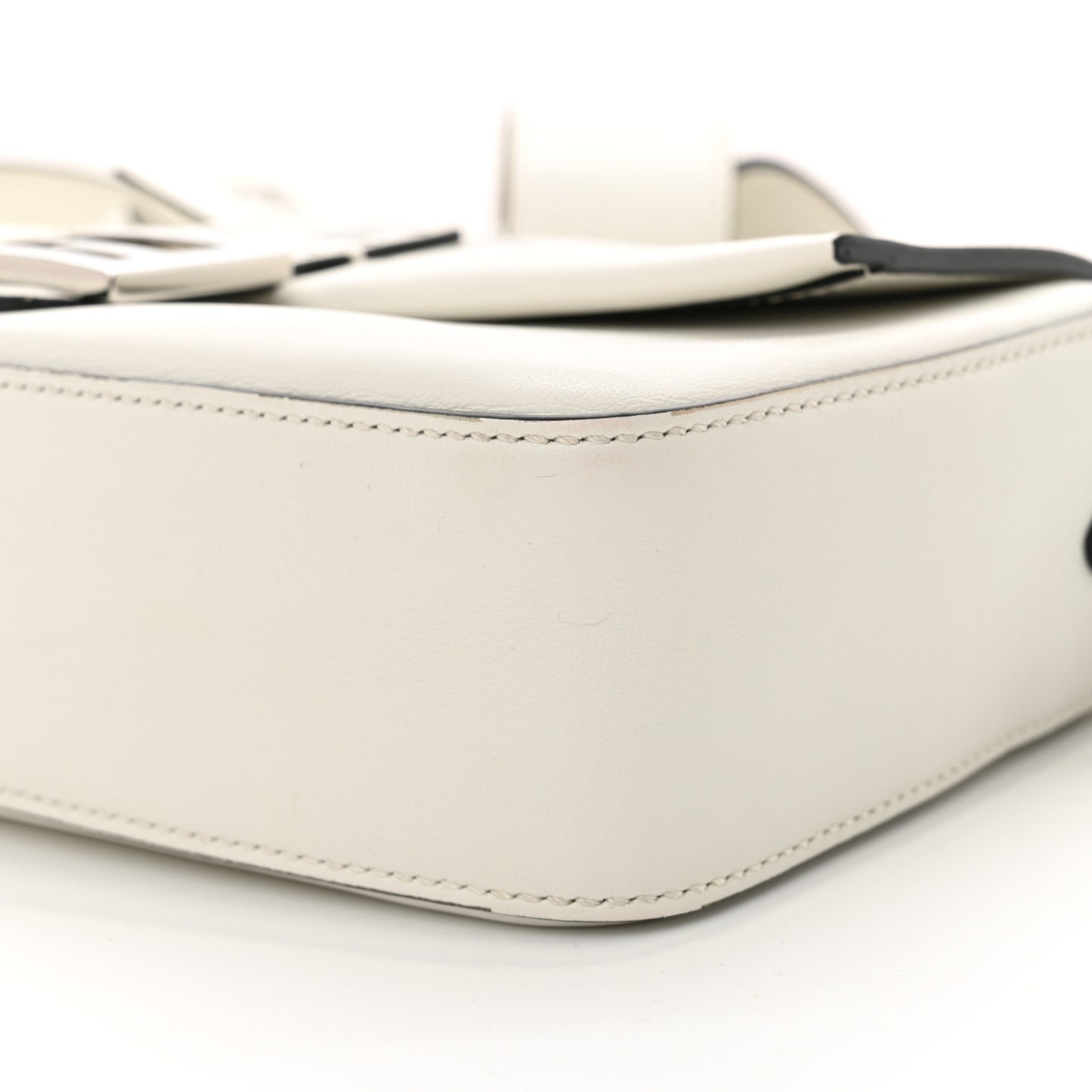 X MARC JACOBS Nappa Logo Medium Baguette White