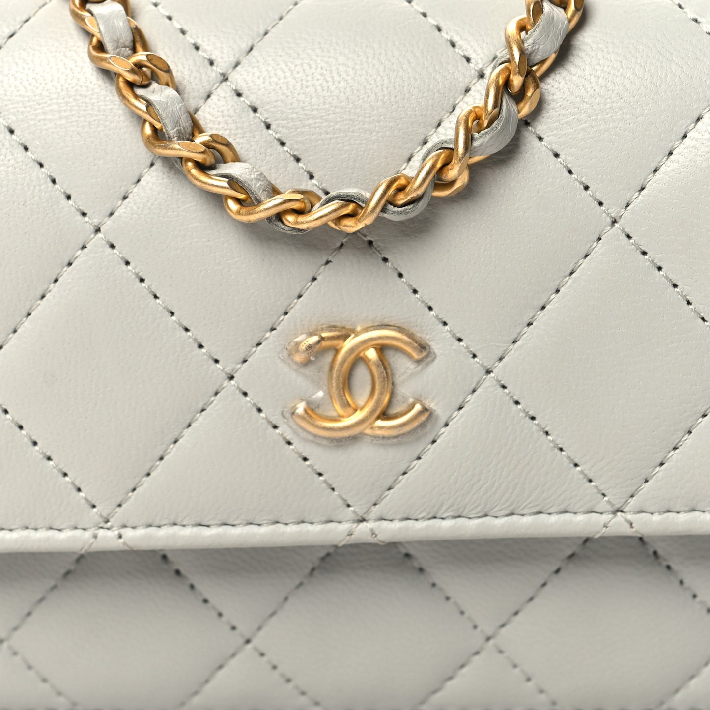 Lambskin Pearl Crush Quilted Flap Phone Holder With Chain Light Grey