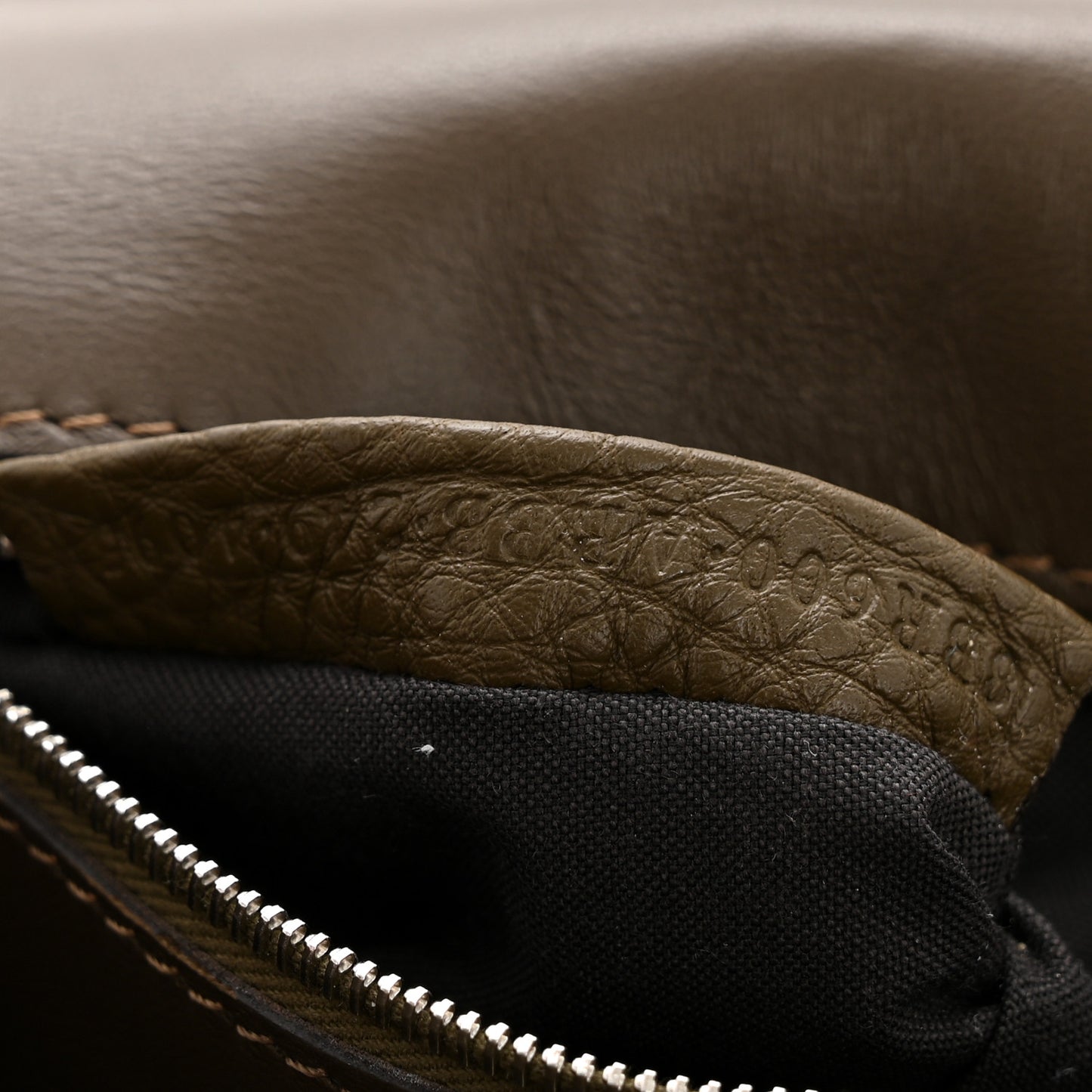 Cuoio Roma Sellerissima Nappa Sintetica Tape Stitch Baguette Wood