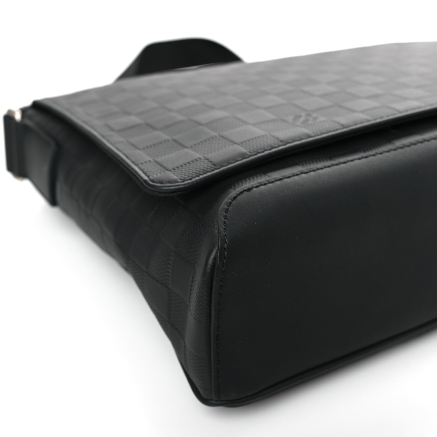 Damier Infini District MM Onyx