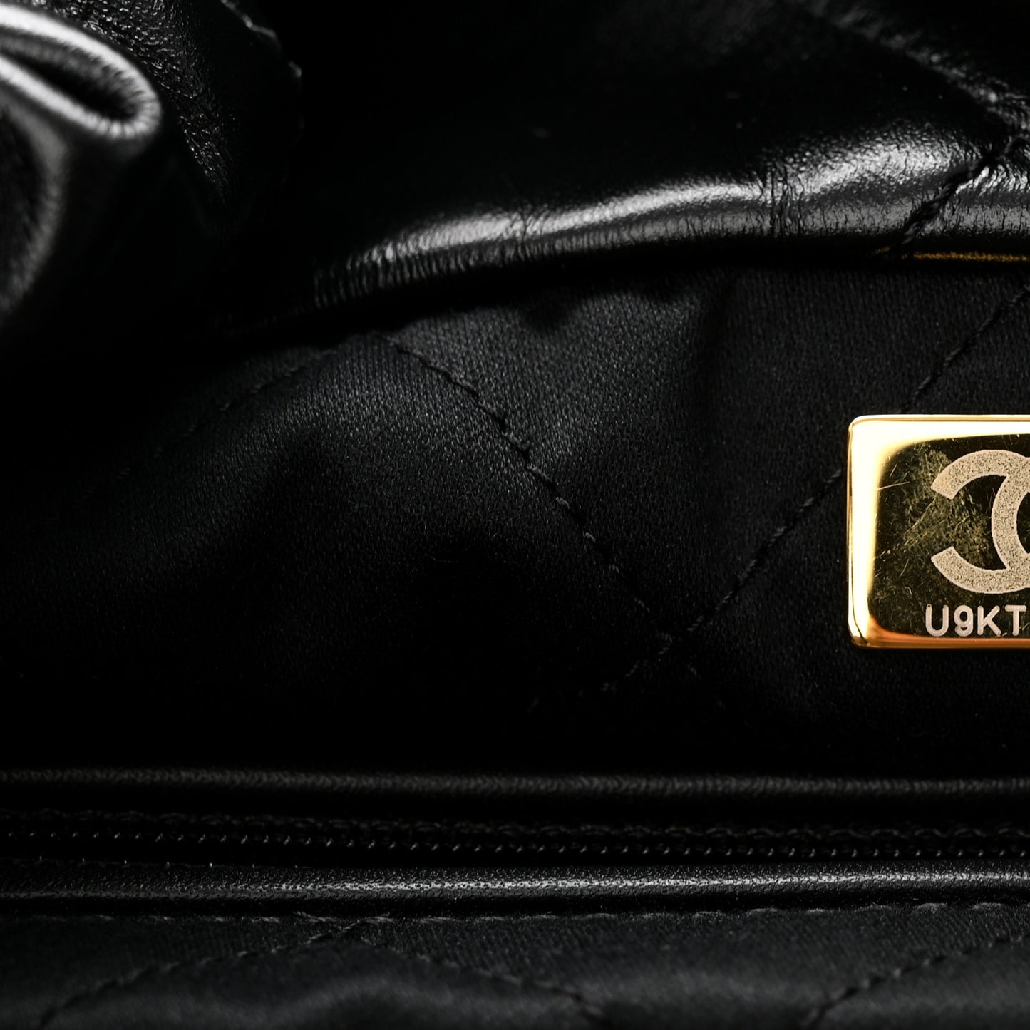 Shiny Calfskin Quilted Chanel 22 Black