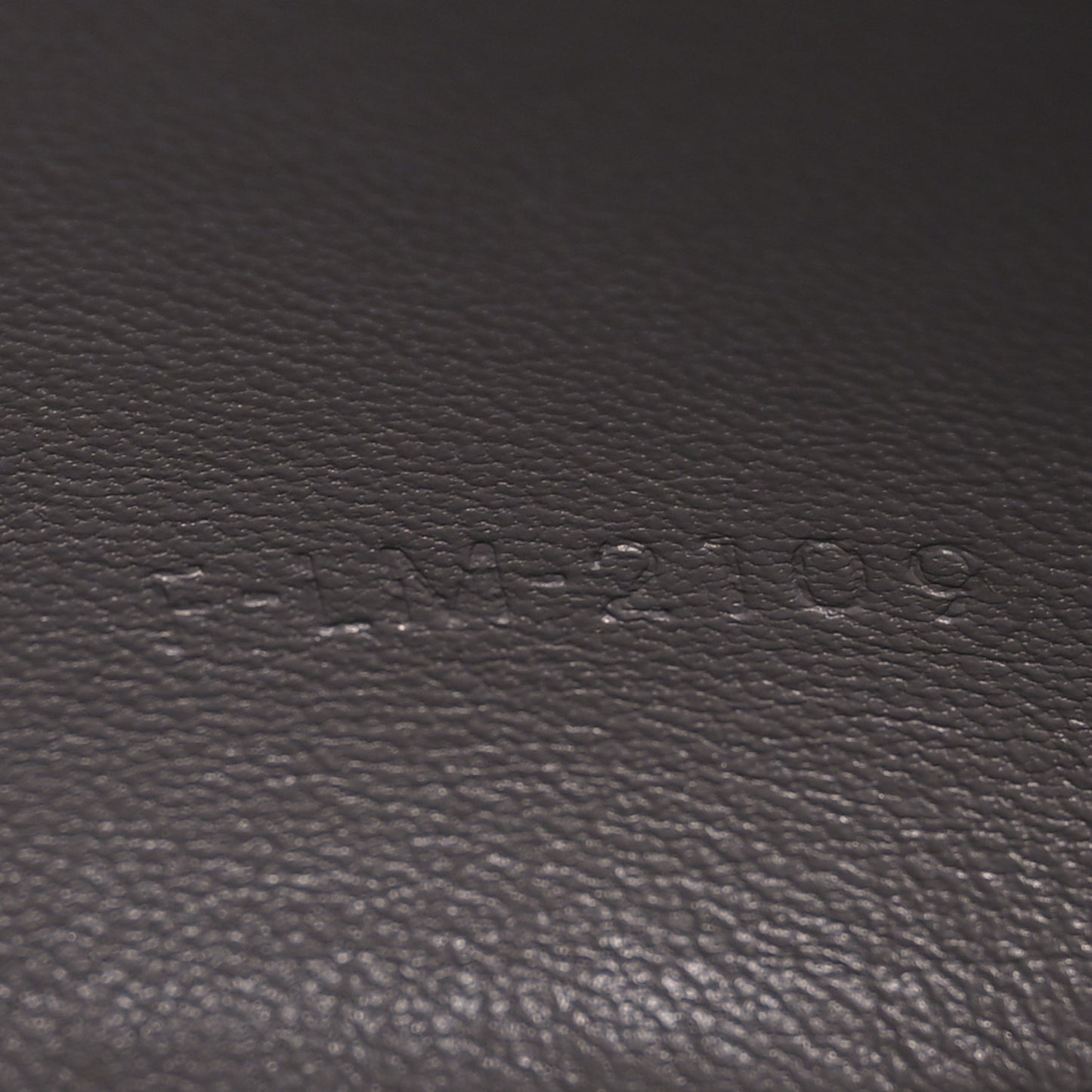 Grained Calfskin Besace Small 16 Pebble
