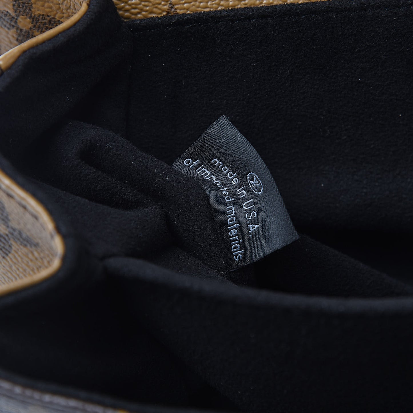 Reverse Monogram Pochette Metis